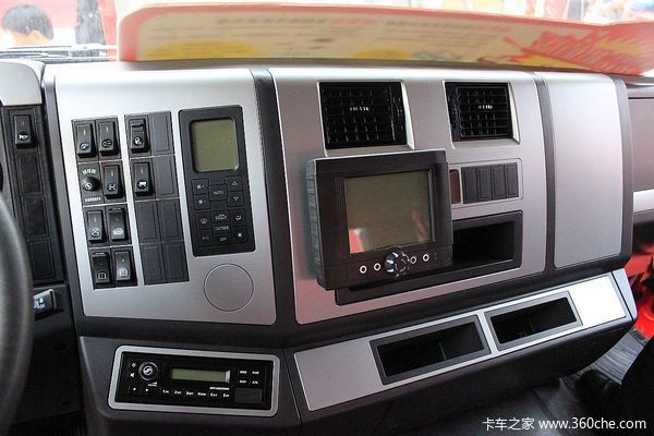 陕汽 德龙F3000重卡 380马力 8X4 LNG自卸车(SX3315DT456TL)驾驶室图（27/31）