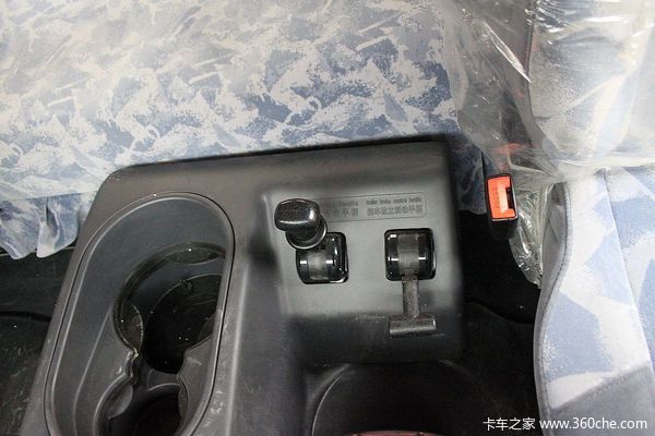 陕汽 德龙F3000重卡 380马力 8X4 LNG自卸车(SX3315DT456TL)驾驶室图（14/31）