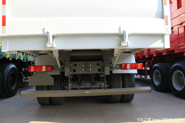 中国重汽 HOWO A7系重卡 375马力 8X4 自卸车(ZZ3317N4667N1)底盘图（1/4）
