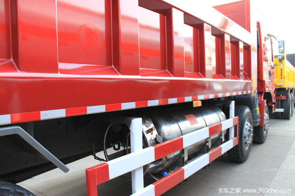 中国重汽 豪运重卡 340马力 8X4 自卸车(ZZ3315N4665C2L)上装图（2/2）