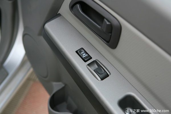 2011款长城 风骏3 标准型 财富版 2.2L汽油 小双排皮卡驾驶室图（8/34）