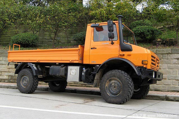 奔驰 Unimog系列 178马力 4X4 越野卡车(型号U4000)外观图（2/3）