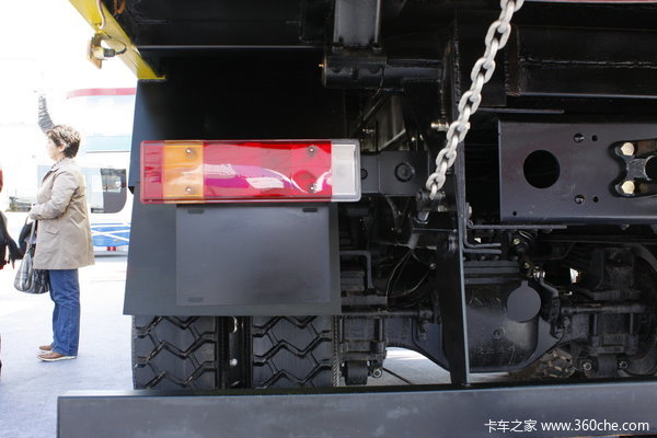 江铃重汽 远威重卡 350马力 8X4 LNG自卸车(SXQ3310M7N-4)底盘图（21/22）