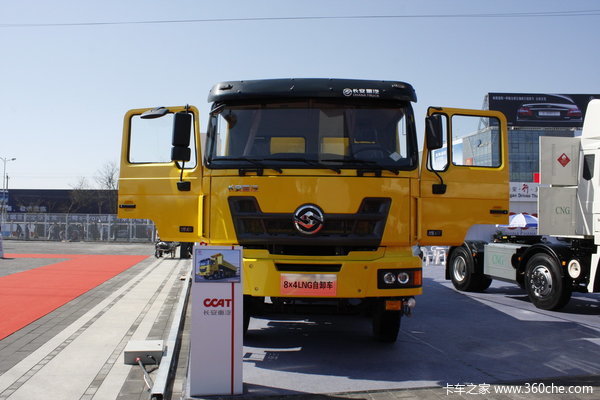 江铃重汽 远威重卡 350马力 8X4 LNG自卸车(SXQ3310M7N-4)外观图（5/19）