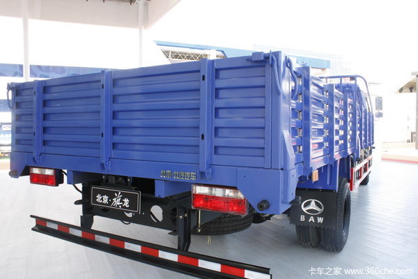 北京 旗龙中卡 136马力 4X2 栏板载货车(BJ1126PPU91)上装图（2/4）