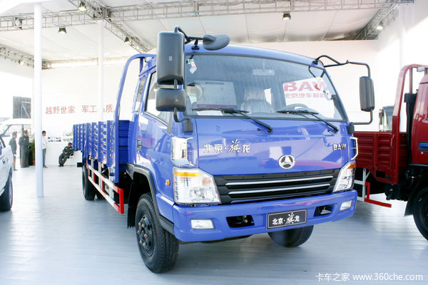 北京 旗龙中卡 136马力 4X2 栏板载货车(BJ1126PPU91)外观图（19/25）