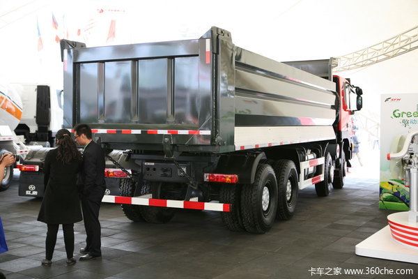 红岩 杰狮重卡 340马力 8X4 自卸车(CQ3314GHTG336)上装图（1/8）