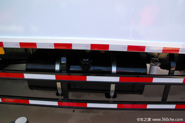 江淮帅铃III 156马力 4X2 6.2米排半厢式载货车(HFC1083)底盘图（2/6）
