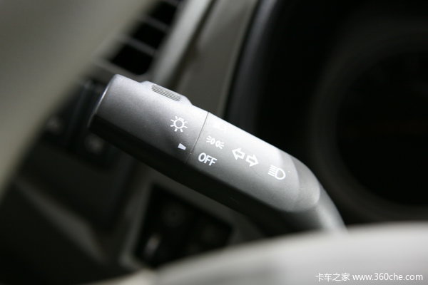 2011款长城 风骏5 超豪华型 商务版 2.4L汽油 大双排皮卡驾驶室图（11/26）