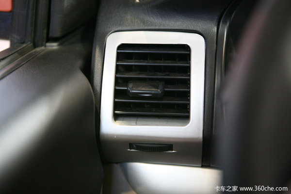 2009款黄海 大柴神 豪华型 2.4L汽油 四驱 双排皮卡驾驶室图（15/18）