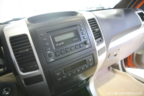 2009款黄海 大柴神 豪华型 2.4L汽油 四驱 双排皮卡驾驶室图（9/18）