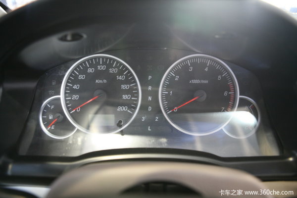 2009款黄海 大柴神 豪华型 2.4L汽油 四驱 双排皮卡驾驶室图（5/18）