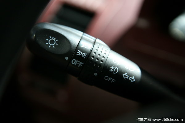 2011款中兴 威虎F1 基本版 2.4L汽油 四驱 双排皮卡驾驶室图（4/12）