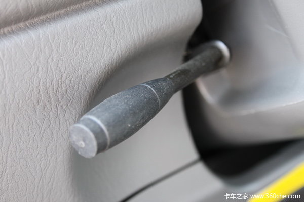 福田 萨普V3 豪华版 2.3L汽油 双排皮卡驾驶室图（16/29）