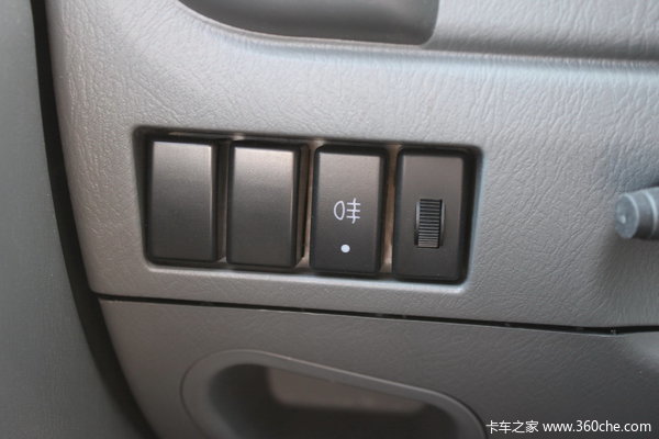 福田 萨普V3 豪华版 2.3L汽油 双排皮卡驾驶室图（13/29）