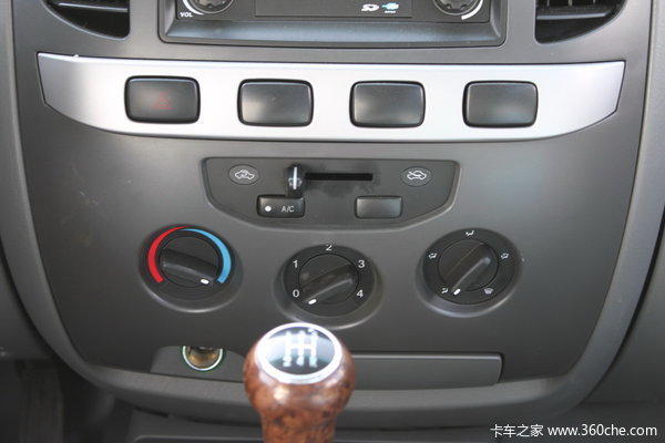 福田 萨普V3 豪华版 2.3L汽油 双排皮卡驾驶室图（4/29）
