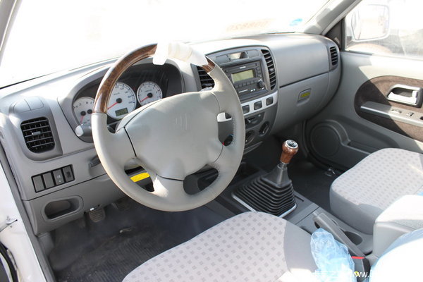 福田 萨普V3 豪华版 2.3L汽油 双排皮卡驾驶室图（1/29）