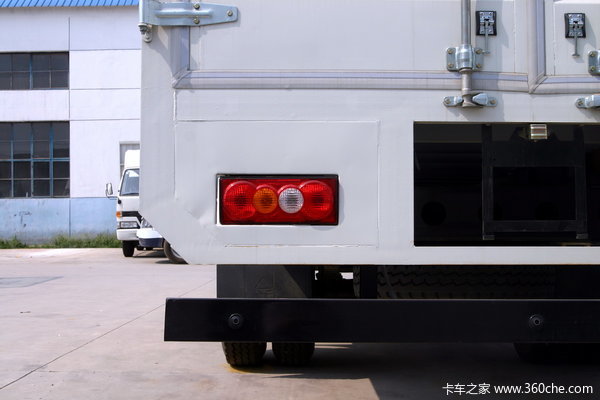 江铃 凯威中卡 156马力 4X2 排半厢式载货车(轴距 4500)上装图（6/15）