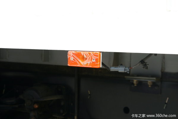 江铃 凯威中卡 156马力 4X2 排半厢式载货车(轴距 4500)底盘图（3/34）