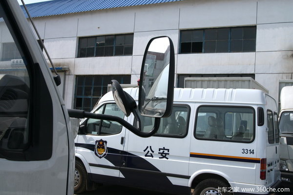 江铃 凯威中卡 156马力 4X2 排半厢式载货车(轴距 4500)外观图（21/24）