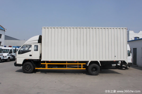 江铃 凯威中卡 156马力 4X2 排半厢式载货车(轴距 4500)外观图（10/24）