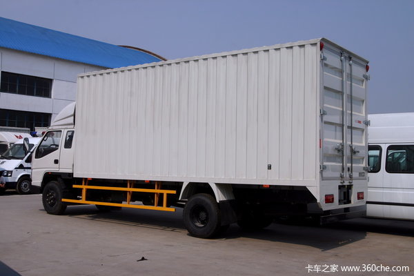 江铃 凯威中卡 156马力 4X2 排半厢式载货车(轴距 4500)外观图（9/24）