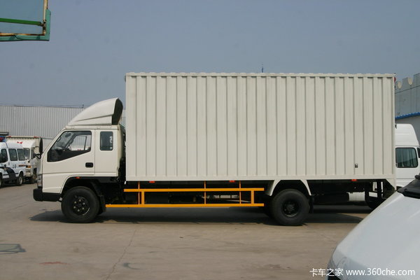 江铃 凯威中卡 156马力 4X2 排半厢式载货车(轴距 4500)外观图（7/24）