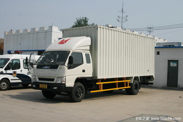 江铃 凯威中卡 156马力 4X2 排半厢式载货车(轴距 4500)外观图（6/24）