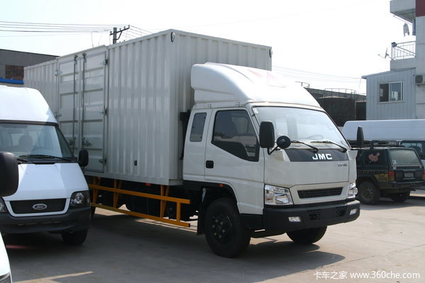 江铃 凯威中卡 156马力 4X2 排半厢式载货车(轴距 4500)外观图（4/24）