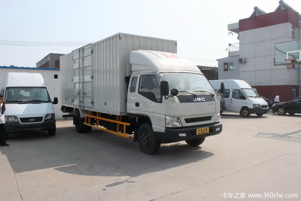 江铃 凯威中卡 156马力 4X2 排半厢式载货车(轴距 4500)外观图（3/24）
