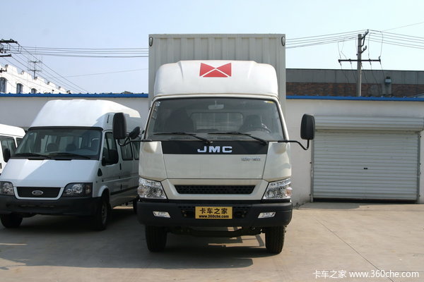 江铃 凯威中卡 156马力 4X2 排半厢式载货车(轴距 4500)外观图（2/24）