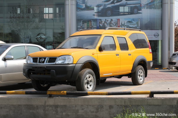 2011款郑州日产 NISSAN 高级型 2.4L汽油 四驱 双排厢式皮卡