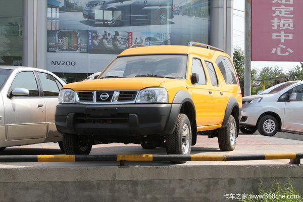 2011款郑州日产 NISSAN 高级型 2.4L汽油 四驱 双排厢式皮卡外观图