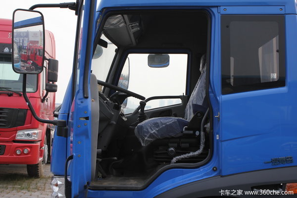 青岛解放 赛麒麟 160马力 4X2 栏板载货车(CA1128PK2L2EA80)驾驶室图（1/23）