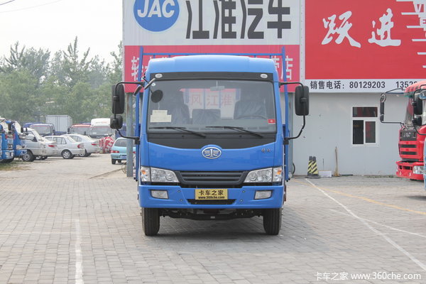 青岛解放 赛龙II中卡 130马力 4X2 排半厢式载货车(CA5062XXYPK2EA80-3)