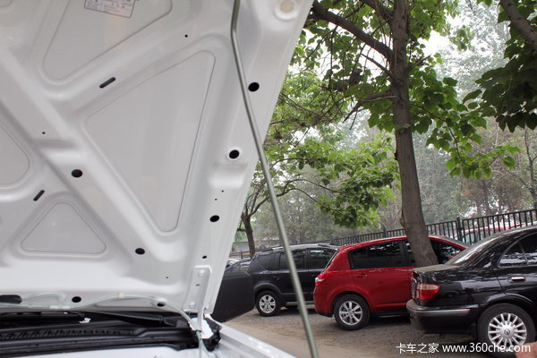 2011款郑州日产 高级型 2.4L汽油 四驱 双排皮卡外观图（35/35）