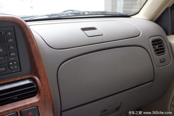 2011款郑州日产 高级型 2.4L汽油 四驱 双排皮卡驾驶室图（29/41）