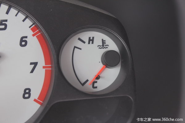 2011款郑州日产 高级型 2.4L汽油 四驱 双排皮卡驾驶室图（25/41）