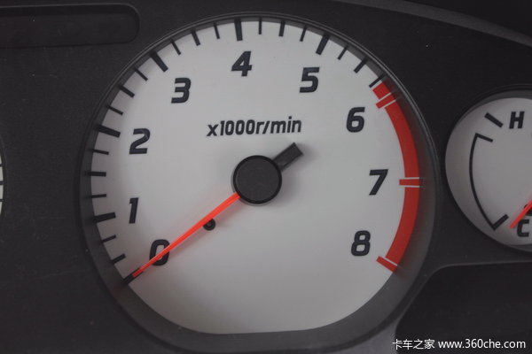 2011款郑州日产 高级型 2.4L汽油 四驱 双排皮卡驾驶室图（24/41）