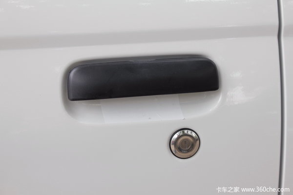2011款郑州日产 高级型 2.4L汽油 四驱 双排皮卡外观图（27/35）