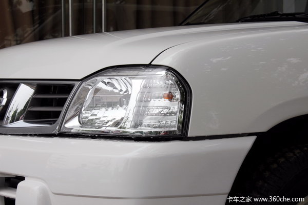 2011款郑州日产 高级型 2.4L汽油 四驱 双排皮卡外观图（11/35）