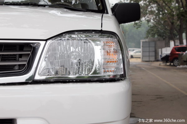 2011款郑州日产 高级型 2.4L汽油 四驱 双排皮卡外观图（10/35）