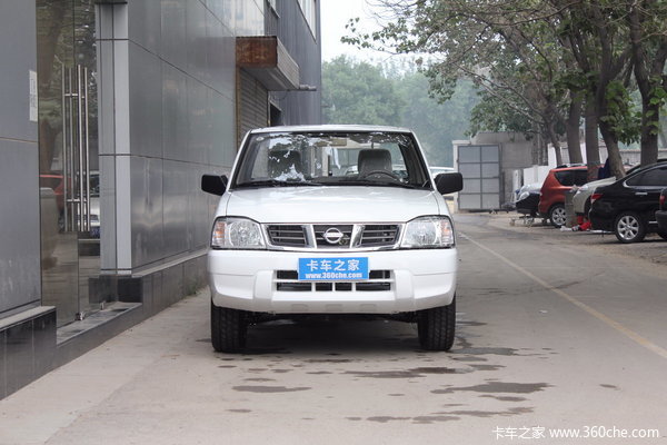 2011款郑州日产 高级型 2.4L汽油 四驱 双排皮卡外观图
