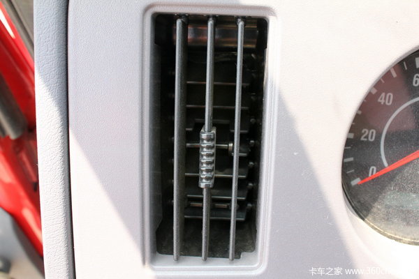 青岛解放 赛龙中卡 140马力 4X2 栏板载货车(2010款)(CA1145PK2L2AEA80)驾驶室图（22/71）