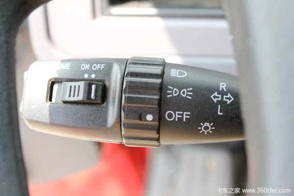 青岛解放 赛龙中卡 140马力 4X2 栏板载货车(2010款)(CA1145PK2L2AEA80)驾驶室图（17/71）