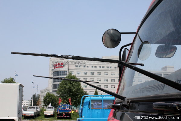 青岛解放 赛龙中卡 140马力 4X2 栏板载货车(2010款)(CA1145PK2L2AEA80)外观图（18/36）