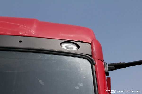 青岛解放 赛龙中卡 140马力 4X2 栏板载货车(2010款)(CA1145PK2L2AEA80)外观图（8/36）