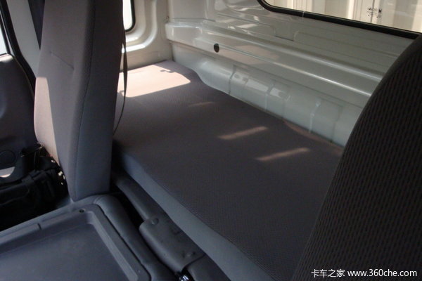 江铃 凯威中卡 156马力 4X2 排半厢式载货车(JX5090XXYXPRC2)驾驶室图（43/44）
