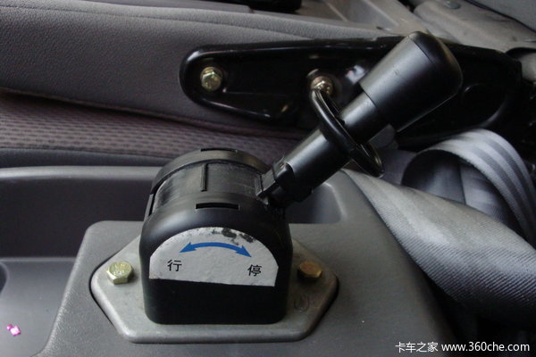 江铃 凯威中卡 156马力 4X2 排半厢式载货车(JX5090XXYXPRC2)驾驶室图（17/44）