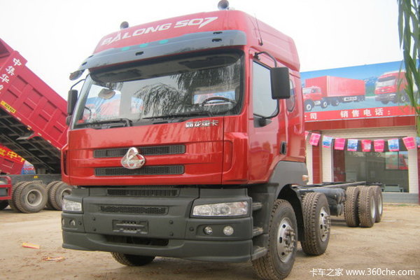 东风柳汽 霸龙507重卡 270马力 8X4 栏板载货车(LZ1244PEL)外观图（4/4）